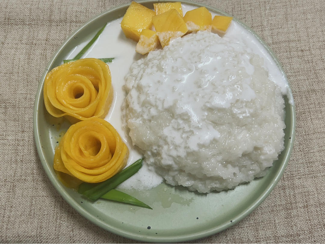 椰浆芒果糯米饭（附芒果玫瑰花做法）