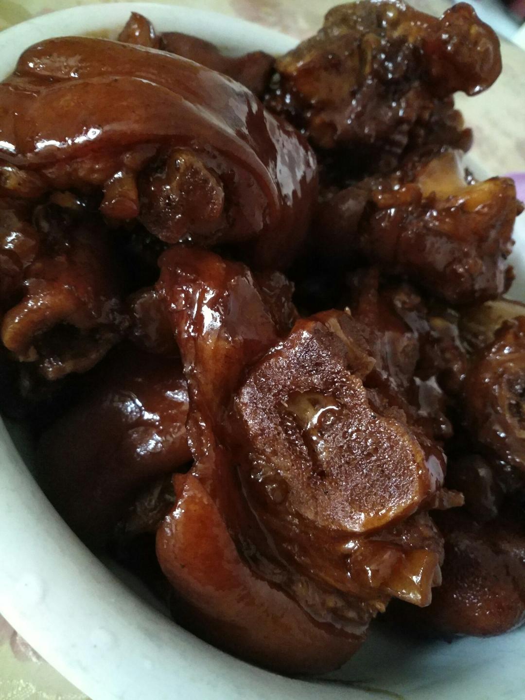 美味的家常菜：红烧猪蹄