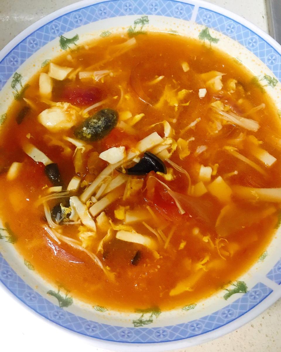 西红柿菌菇豆腐汤