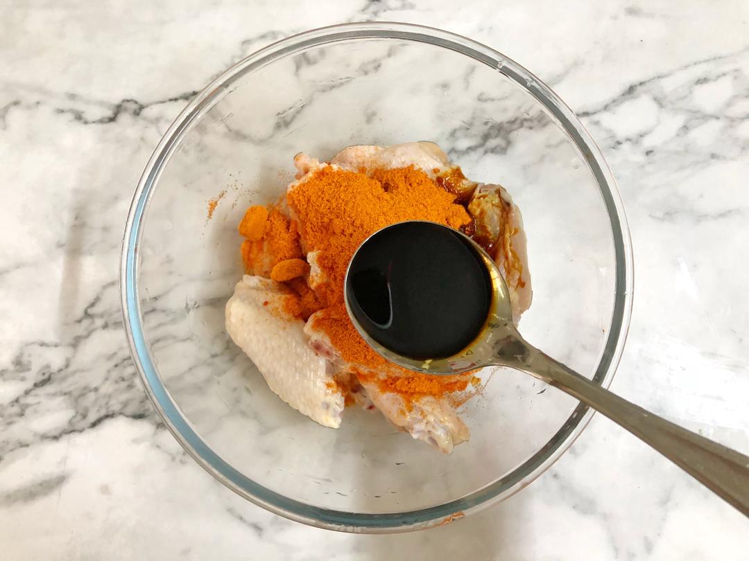 奥尔良烤鸡翅‼️秒杀KFC的做法 步骤3