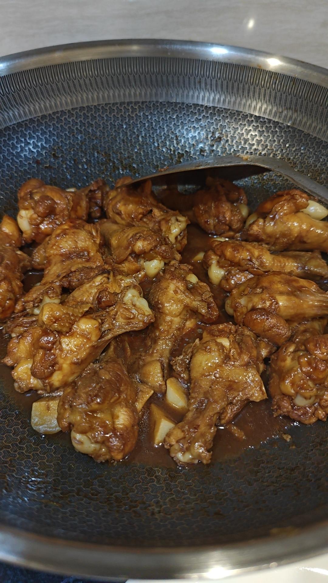 好吃到舔手指的「蒜香蜜汁鸡翅根」👍