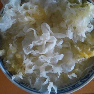 莲子百合银耳豆浆的做法 步骤2
