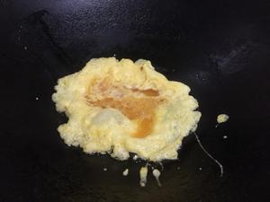 鸡蛋丝瓜汤（把丝瓜煮得翠绿当然很简单）的做法 步骤5