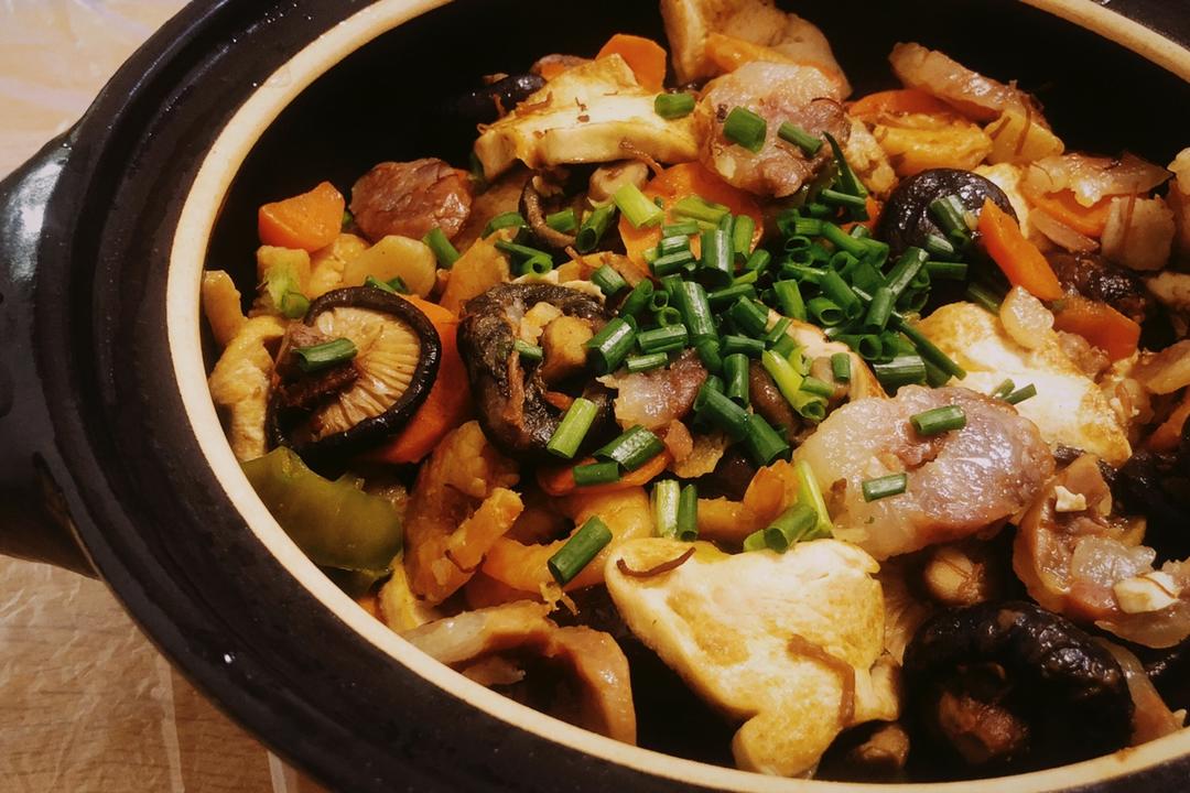 【冬菇虾米豆腐煲】广东人做豆腐煲，鲜到眉毛掉！