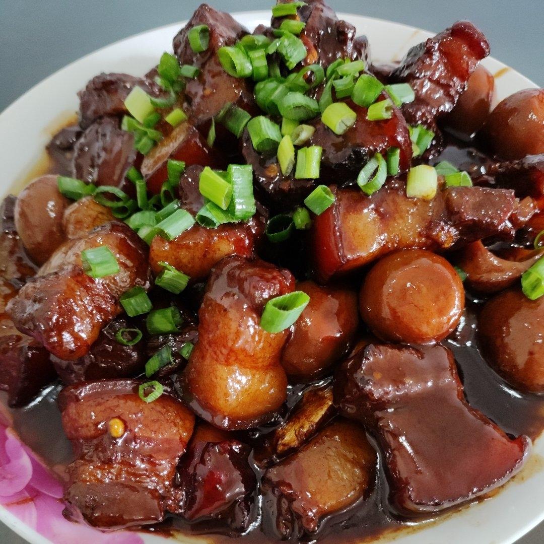 加了鹌鹑蛋后，这盘红烧肉，美味的逆天啦——鹌鹑蛋烧肉（孔瑶食谱）