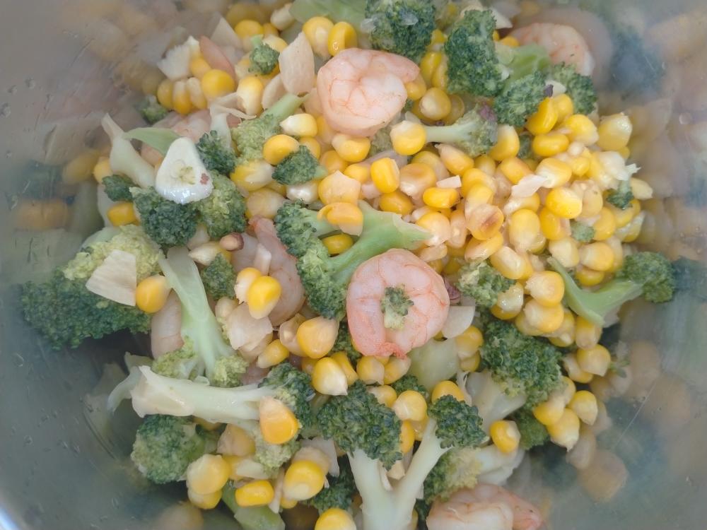西兰花🥦玉米粒炒虾仁的做法
