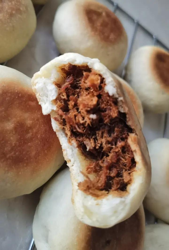 好吃看得见❗️满满的肉松‼️肉松香葱软皮饼