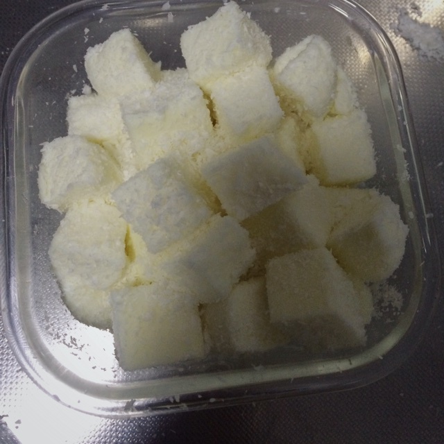 椰丝牛奶小方糕