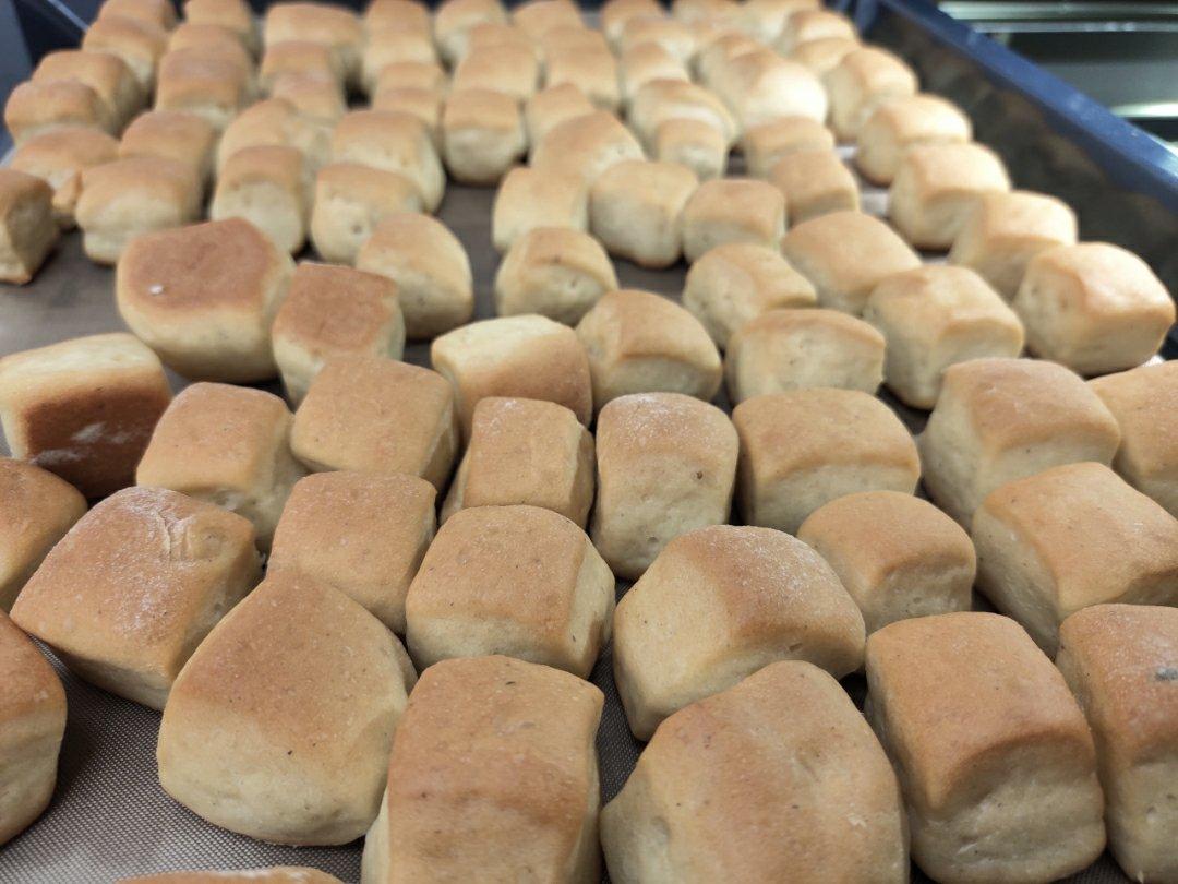 发酵过头的面团做的小豆丁