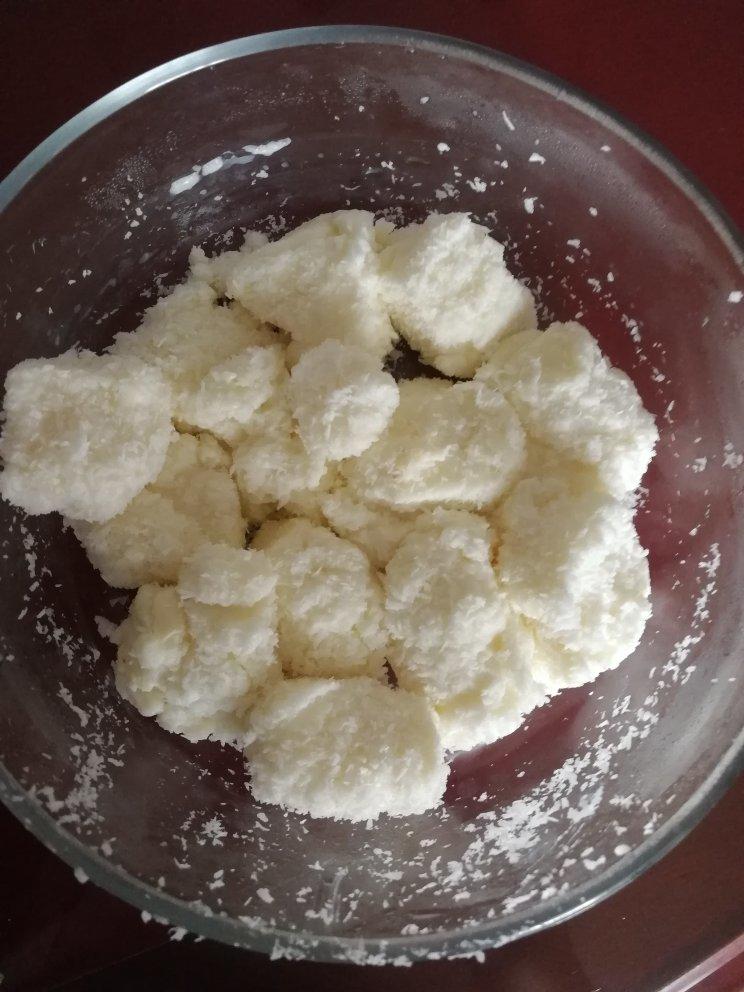 完胜85度C牛奶椰丝小方