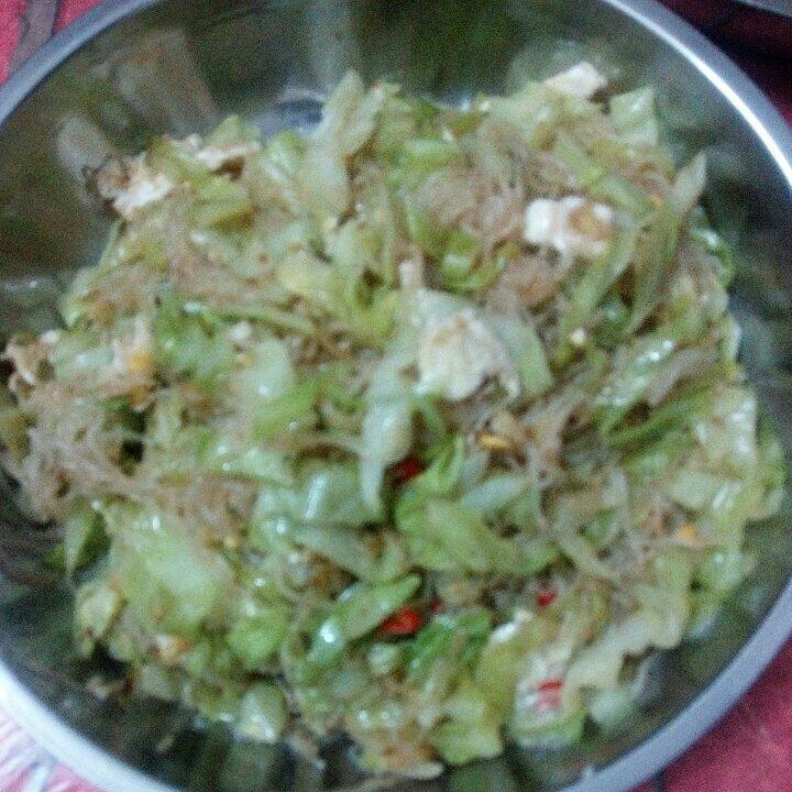 包菜粉丝炒鸡蛋