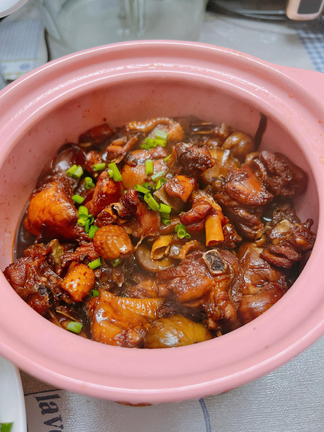 香甜软糯，汤汁浓郁的板栗烧鸡