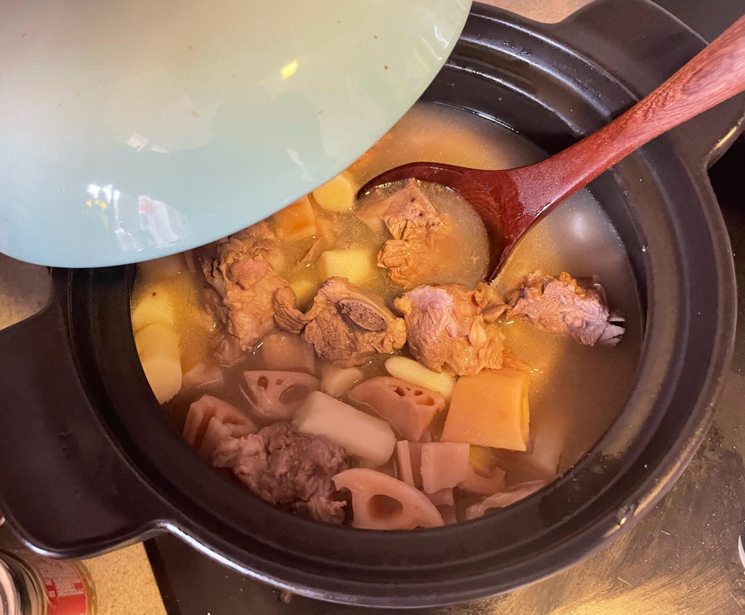 秋冬滋补老火靓汤 莲藕淮山排骨汤