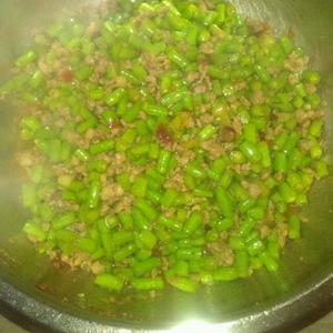 肉沫炒豇豆的做法 步骤4