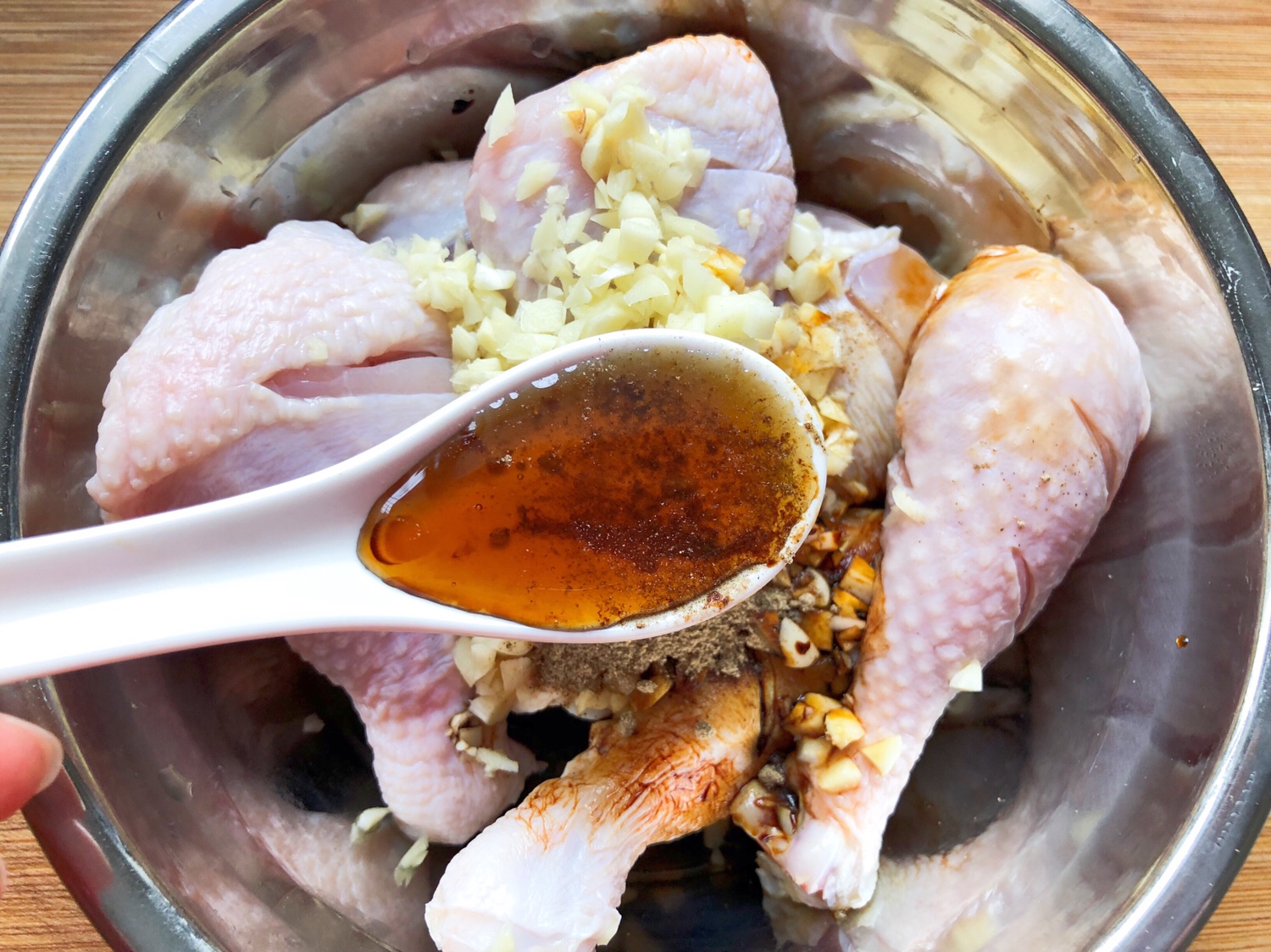 ㊙️年夜饭必备👉肉嫩多汁的蒜香蜂蜜鸡腿❗️❗️的做法 步骤7