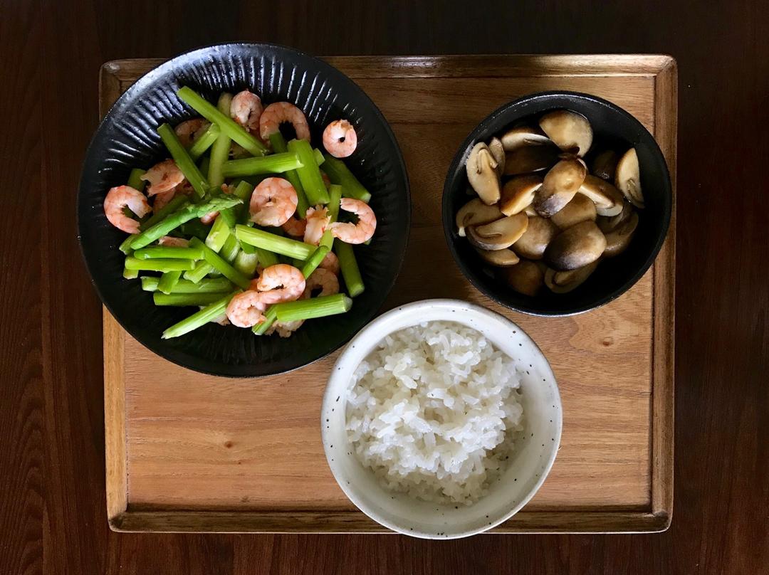 蚝油草菇