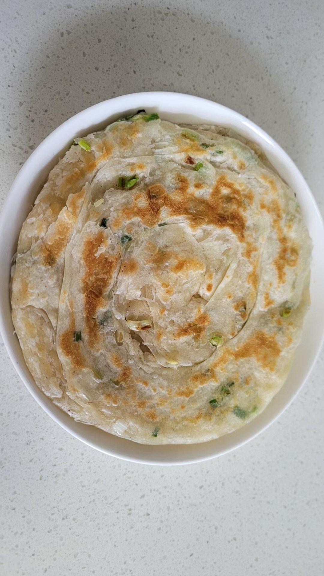 家常鸡蛋葱油饼 凉了也不硬 外酥里软 媲美早餐店 附细节视频详解