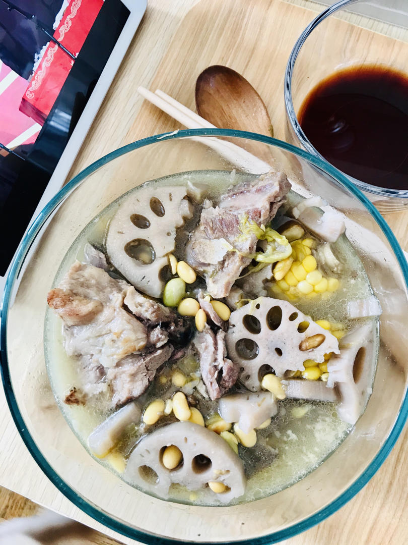 连吃三碗的玉米山药排骨汤