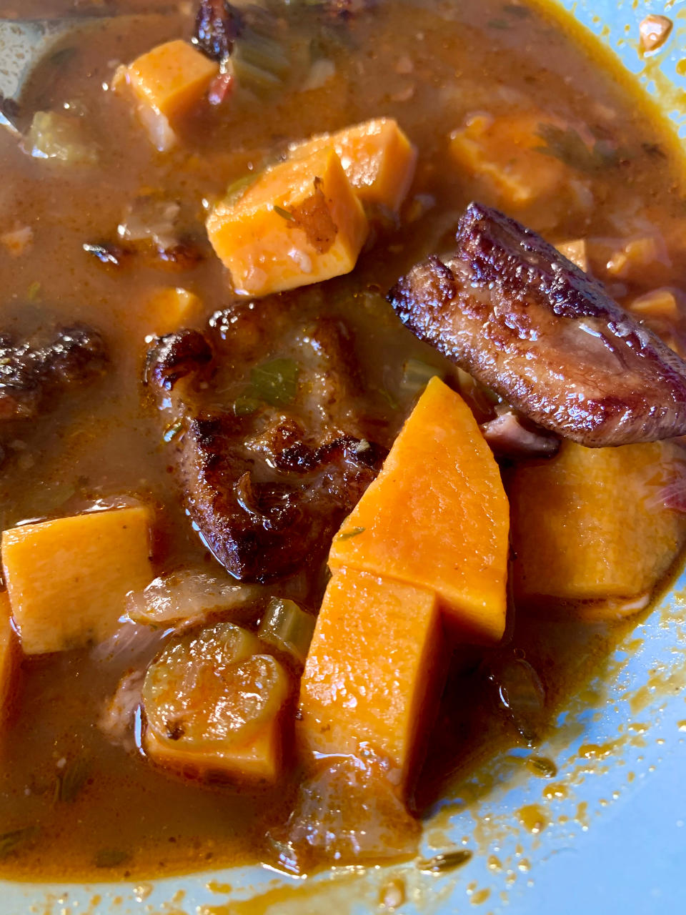 红酒慢炖猪脸肉配红薯 Wine-Braised Pork Cheek with Sweet Potato