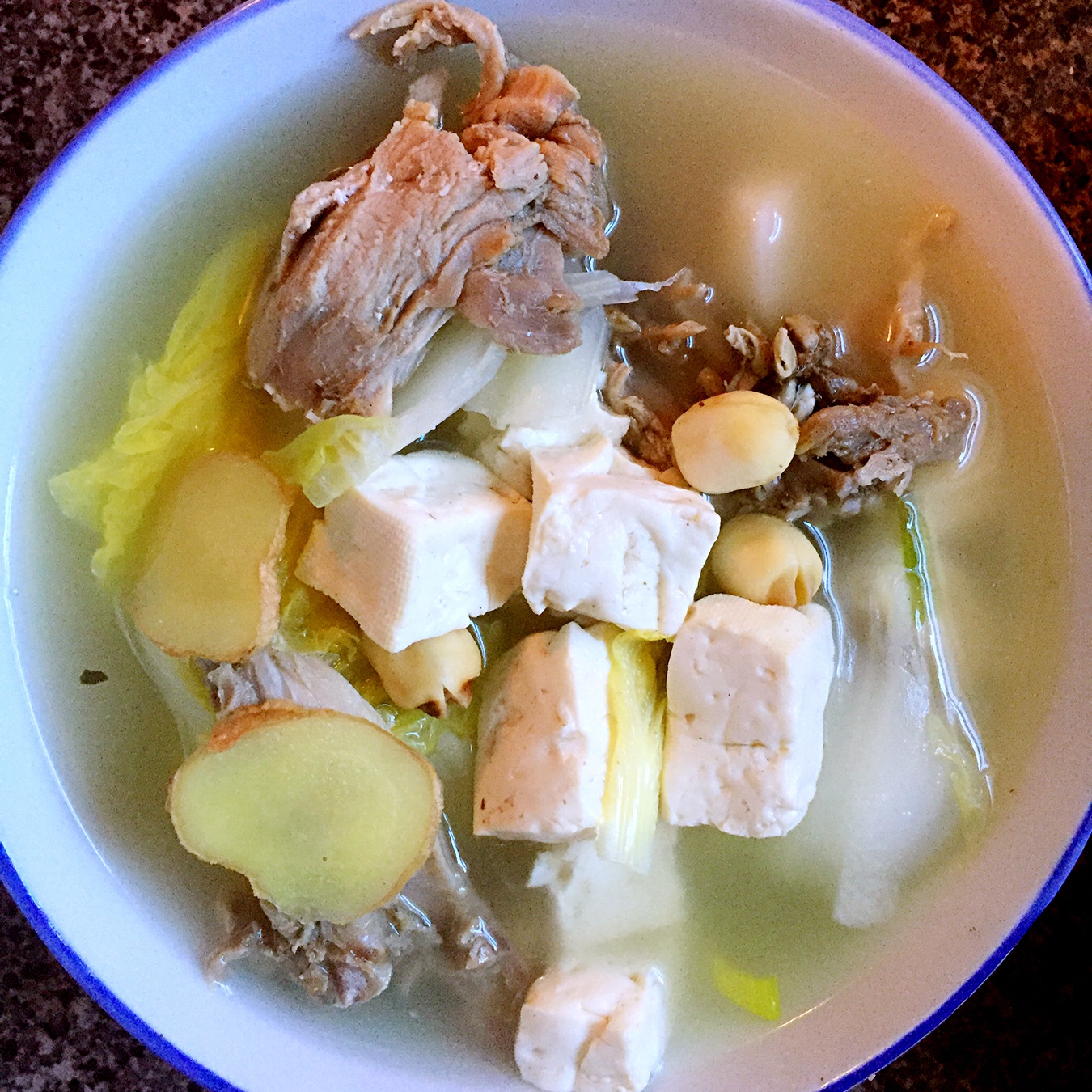 苗苗74rk做的鸭架白菜豆腐豆豆汤