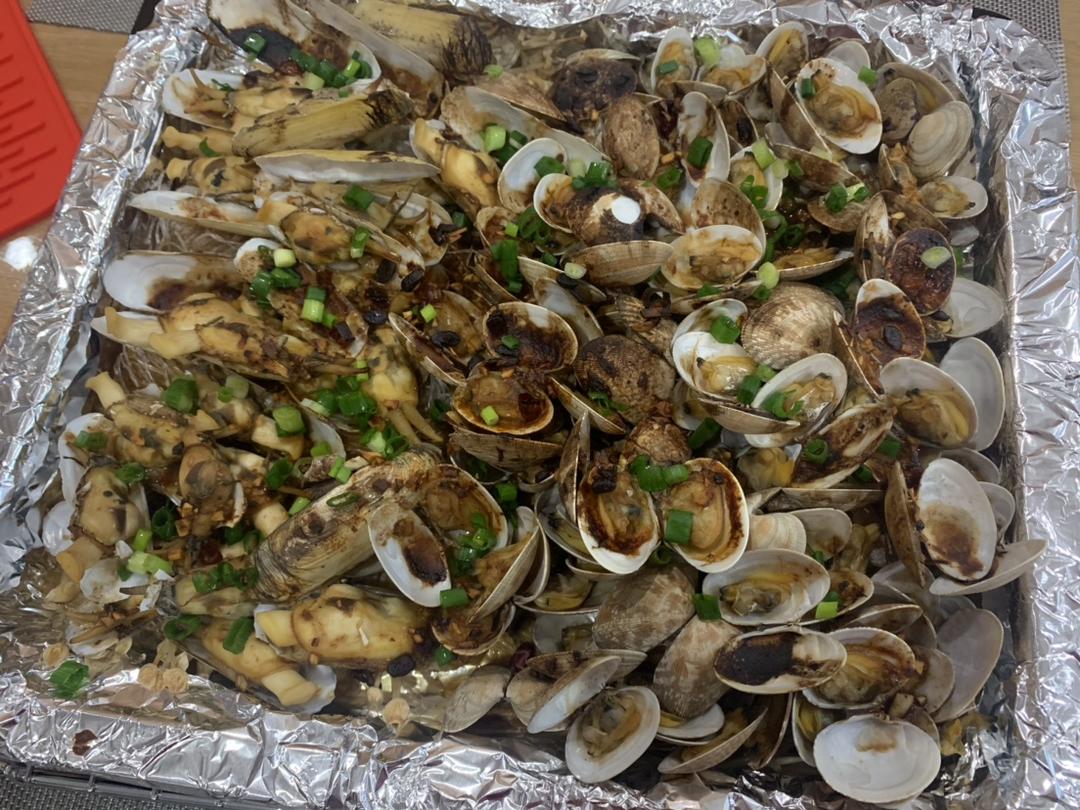 蒜蓉粉丝金针菇烤花蛤