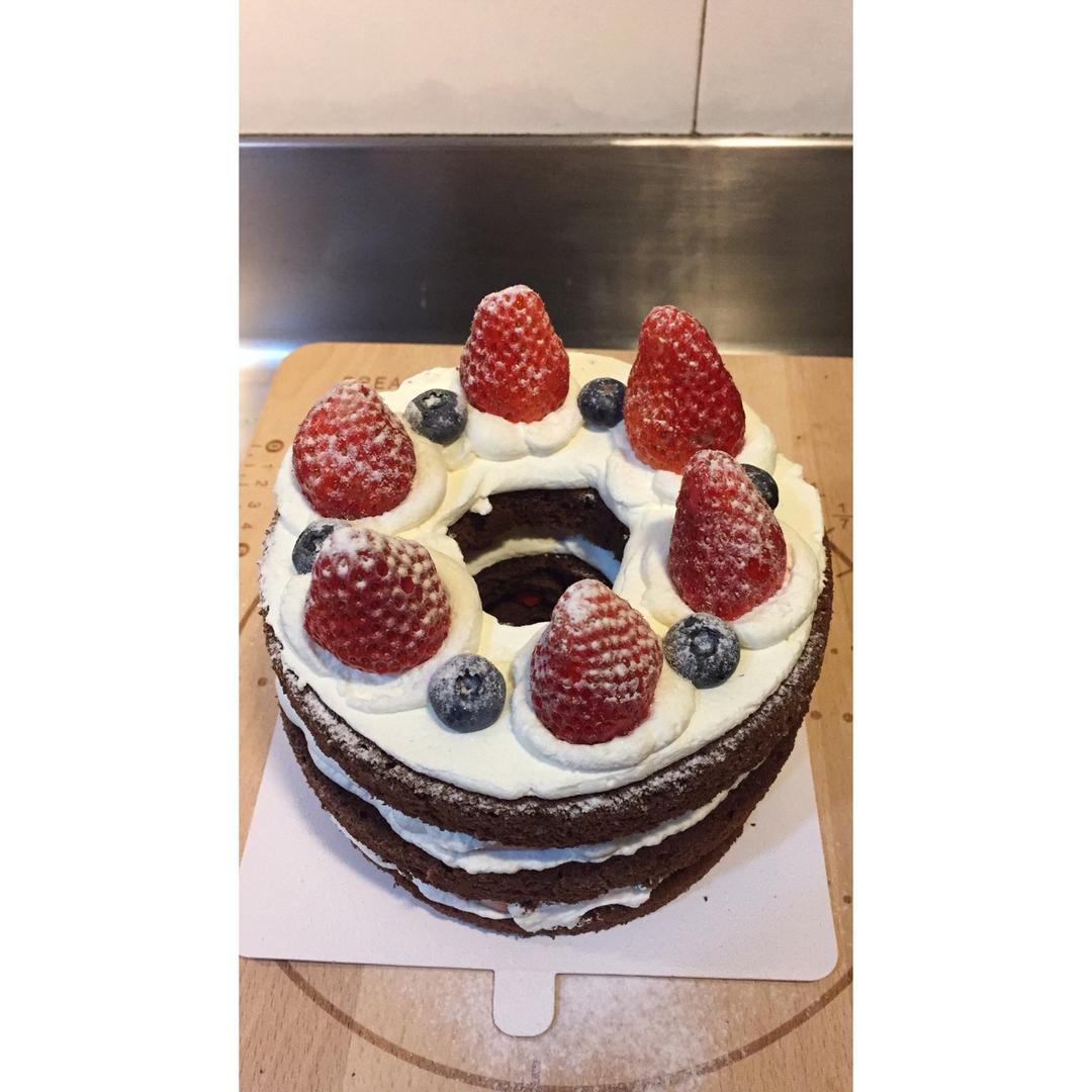 6寸戚风巧克力草莓裸蛋糕