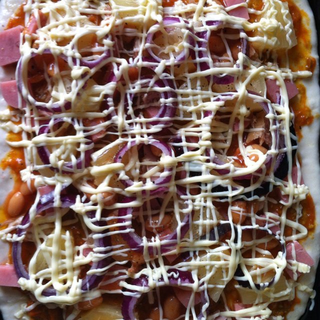 薄饼脆皮火腿pizza