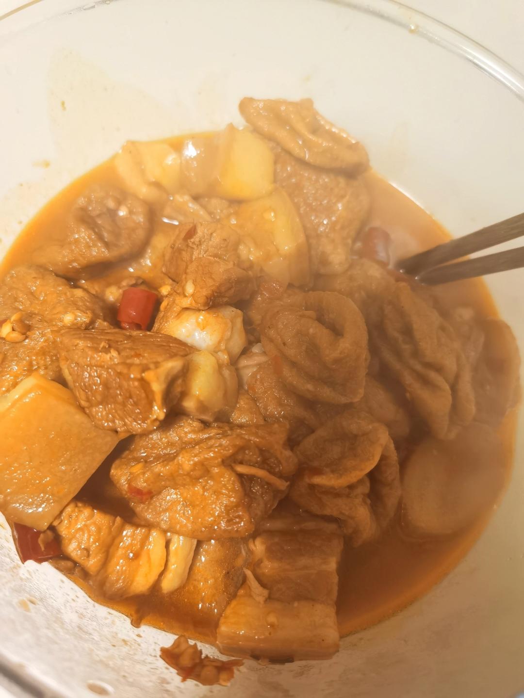 70，80后儿时的回忆油豆腐配红烧肉有一个这个菜算是大户人家了，有可能过年才能吃到