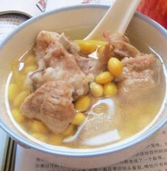 孕妇猪骨黄豆汤的做法