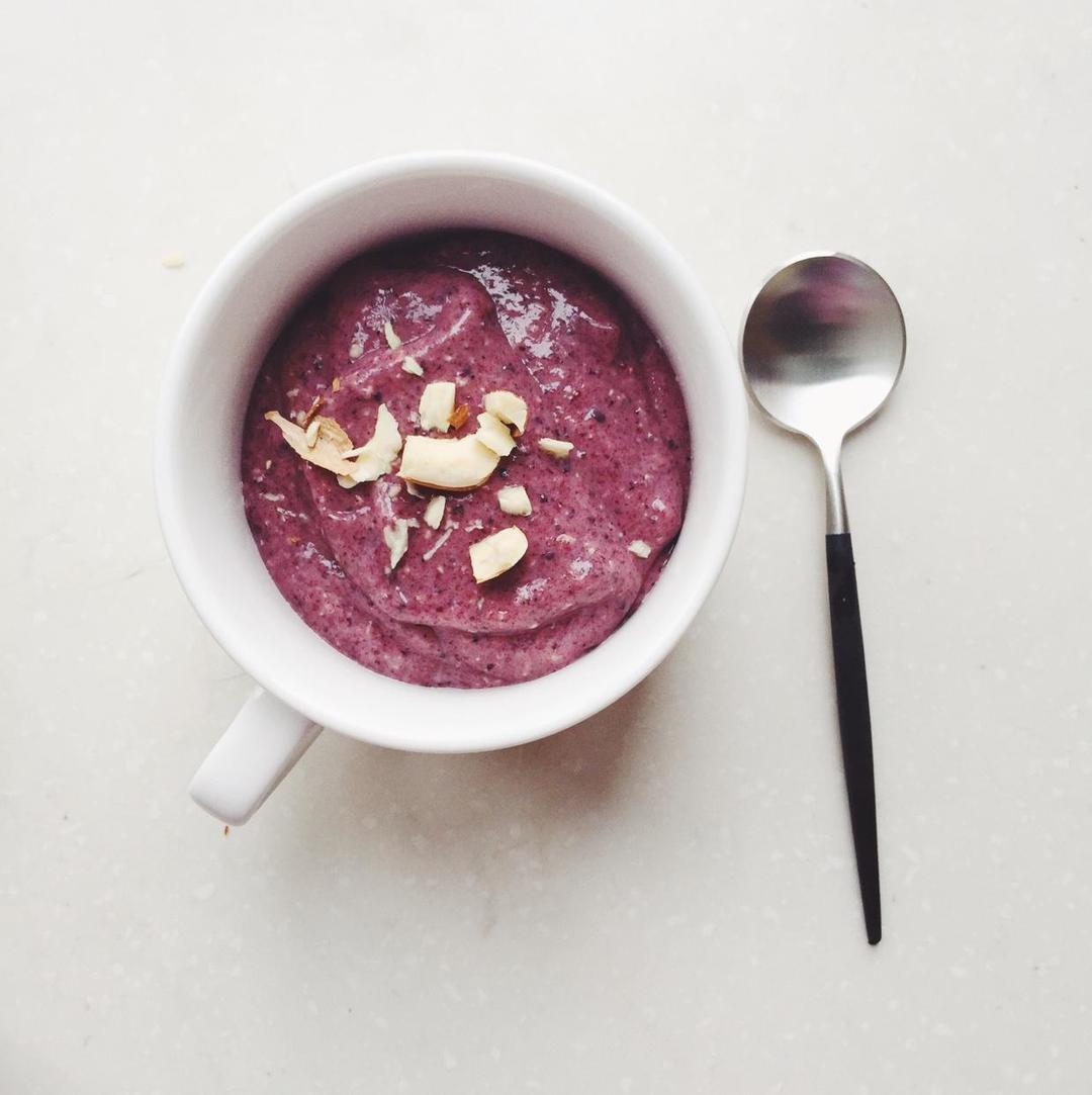 【Kitchen Stories】蓝莓燕麦羹(Delicious Smoothie)的做法