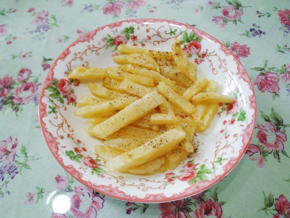 谁说孩子不能吃薯条？别人家孩子吃薯条也健康！
婴儿烤箱版薯条