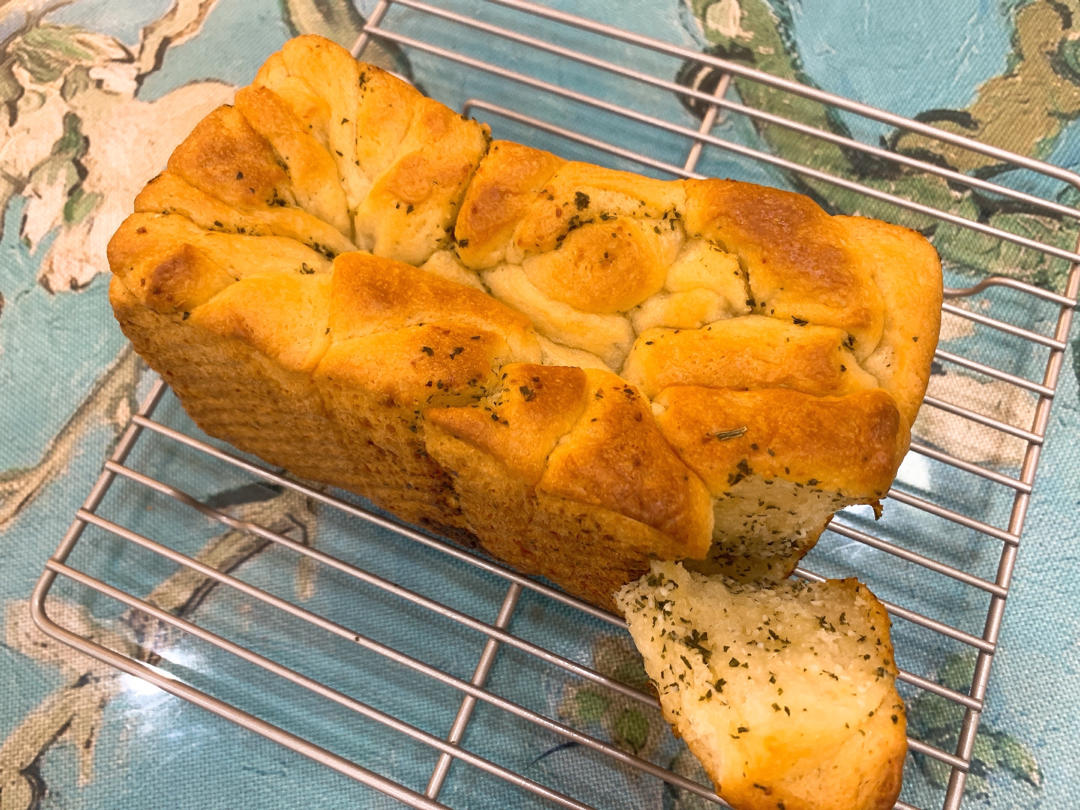 超满足的手撕大蒜黄油吐司