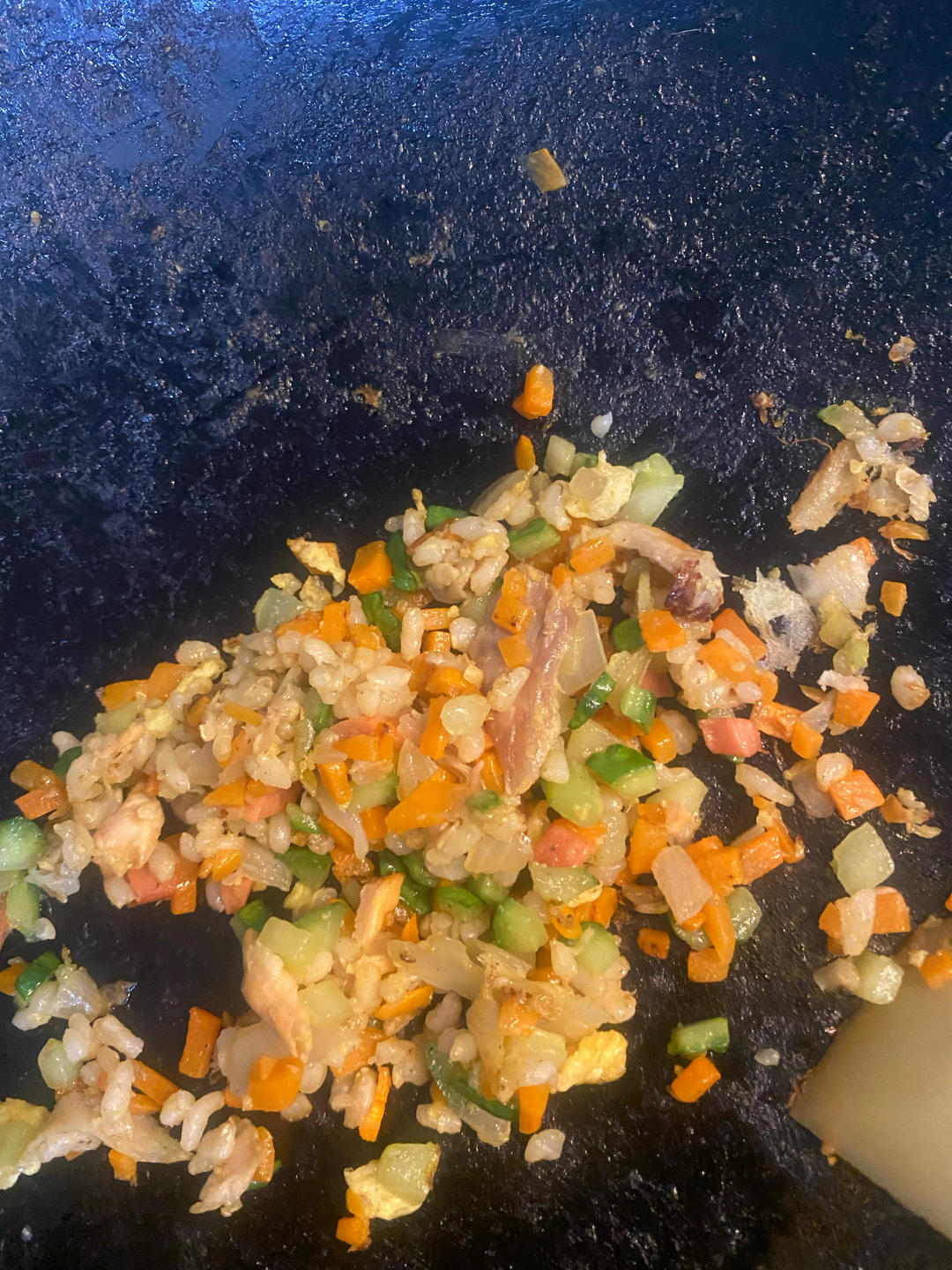 儿子小时候常吃的蛋炒饭：四季豆虾仁火腿肠蛋炒饭