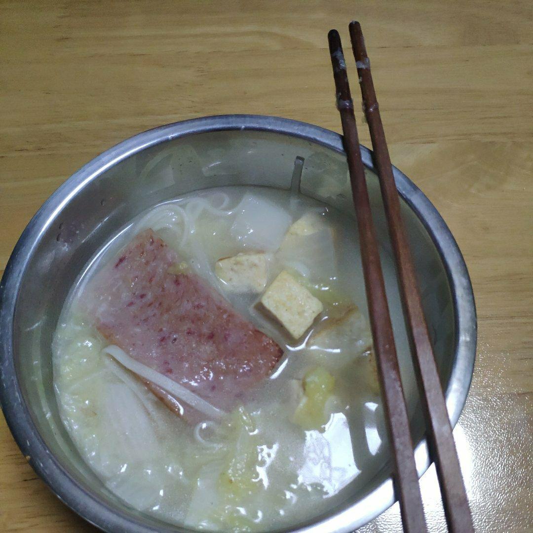 午餐肉白菜豆腐汤