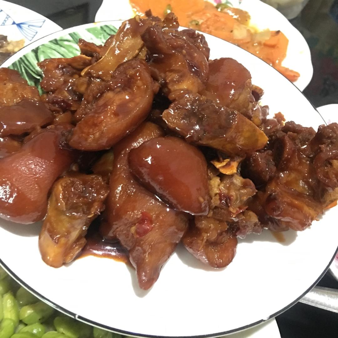 美味的家常菜：红烧猪蹄