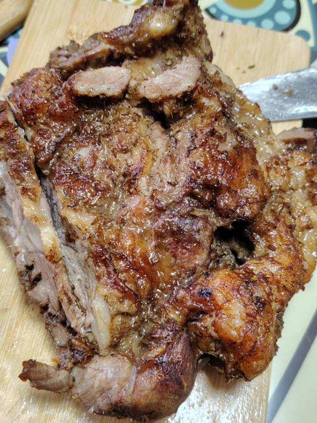 家庭版超嫩多汁的烤羊腿肉