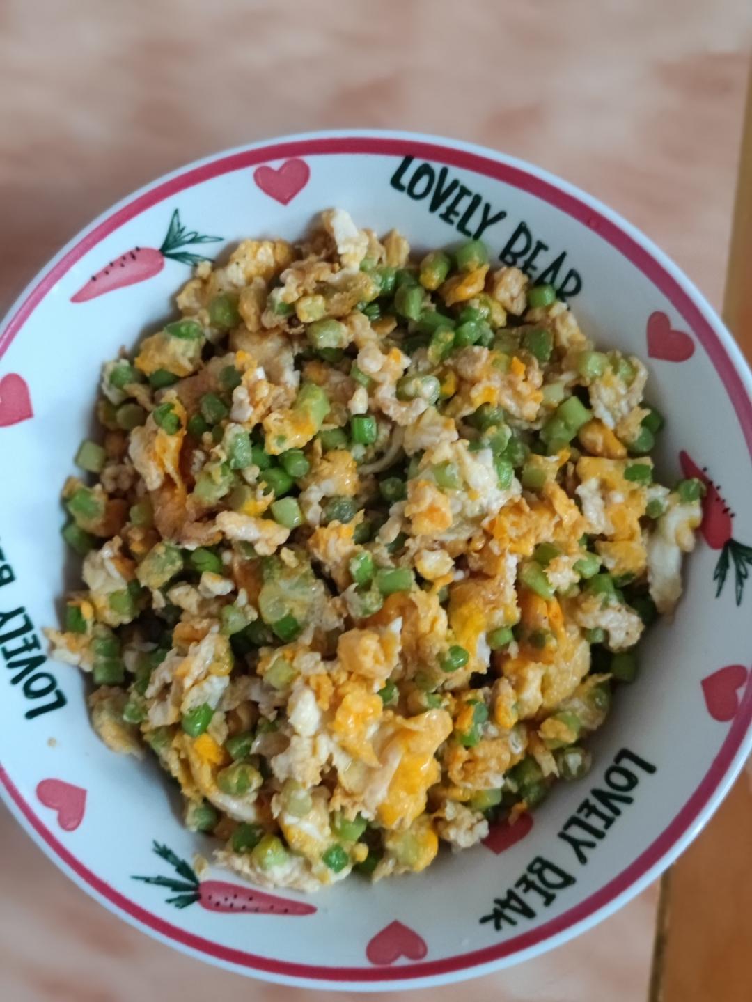 鸡蛋炒蒜苔