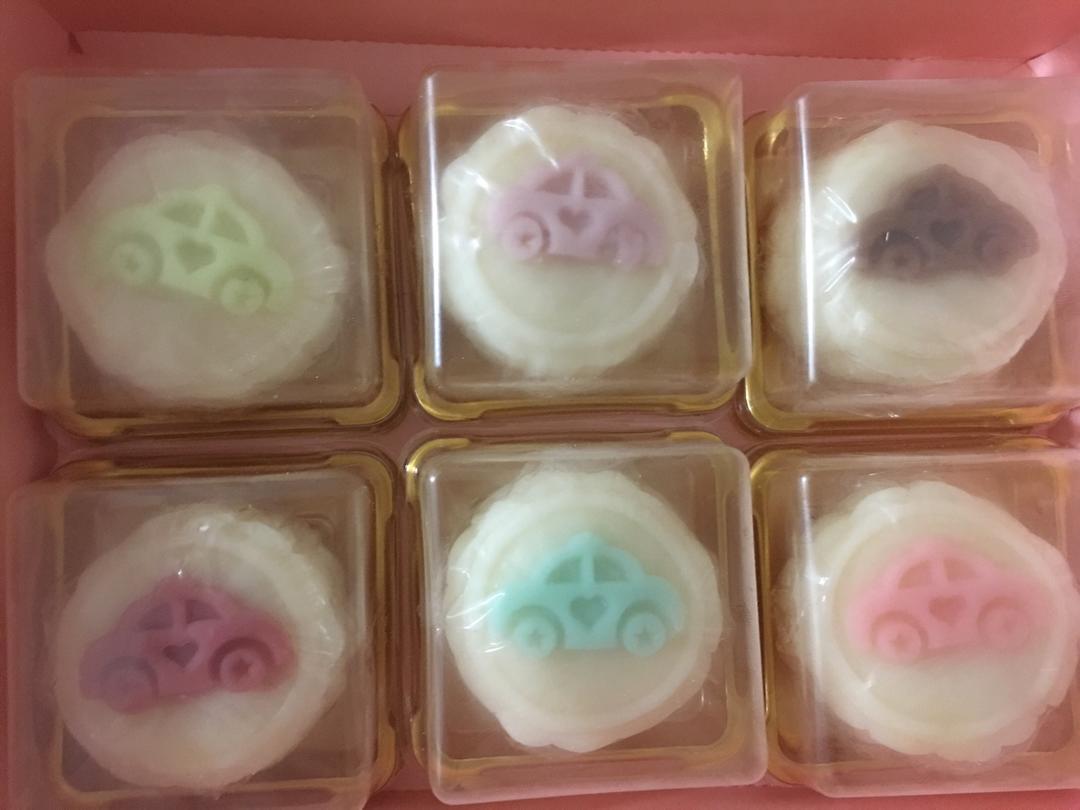 绿豆沙蛋黄冰皮月饼