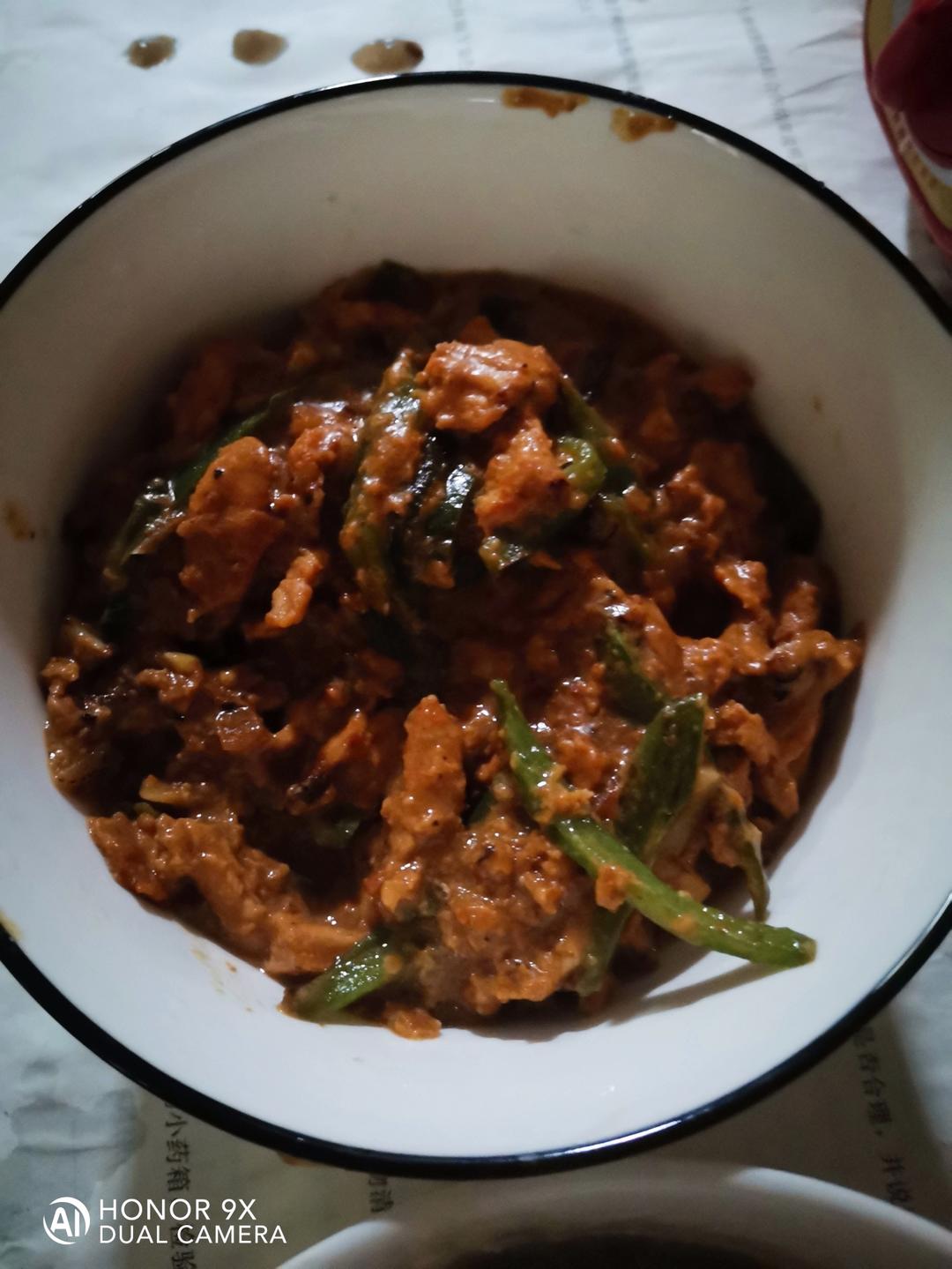 青椒肉丝，这样炒太好吃了。