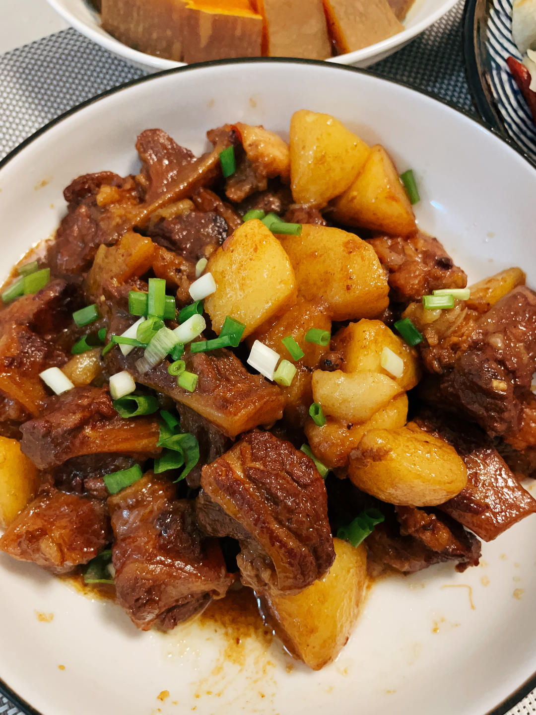 红烧土豆月牙骨