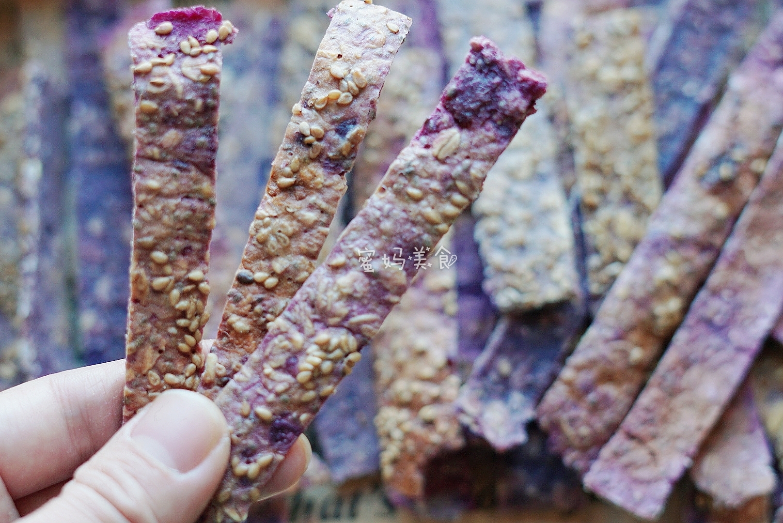 嘎嘣脆的紫薯燕麦薄脆饼干的做法
