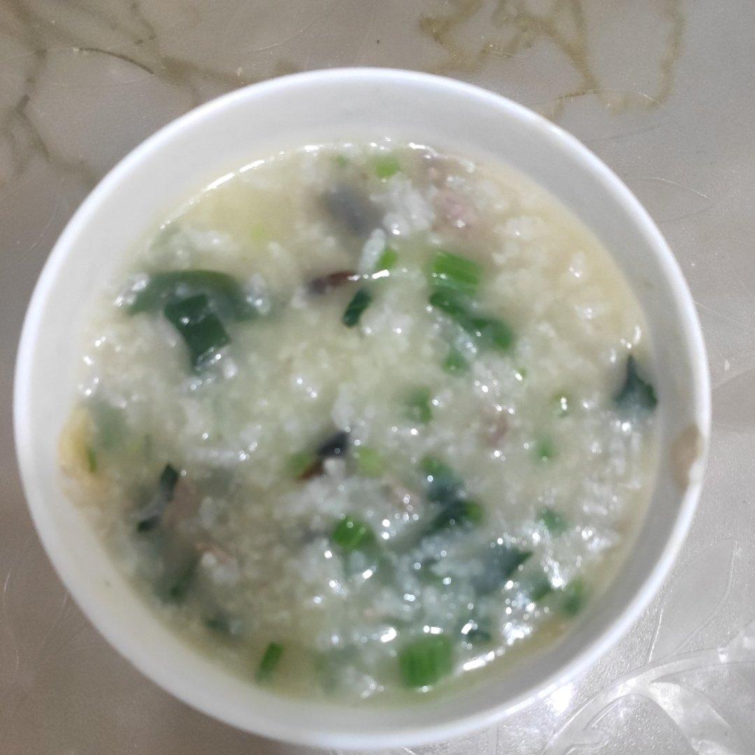 妈妈👩教我做的皮蛋瘦肉粥🥣简单快捷美味😋
