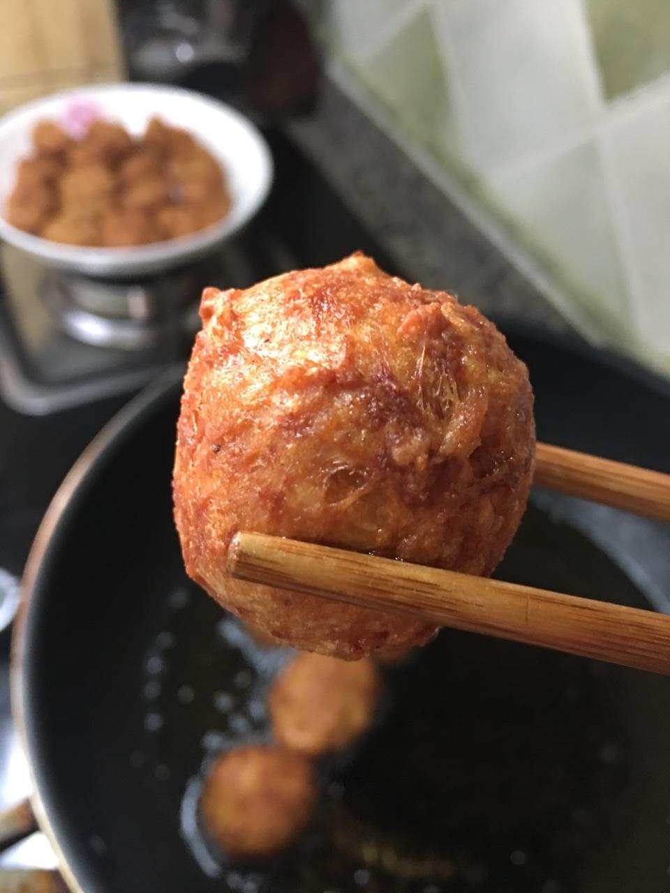 噑猫                         做过 酥炸肉丸子 小盆友想吃肉丸子,照