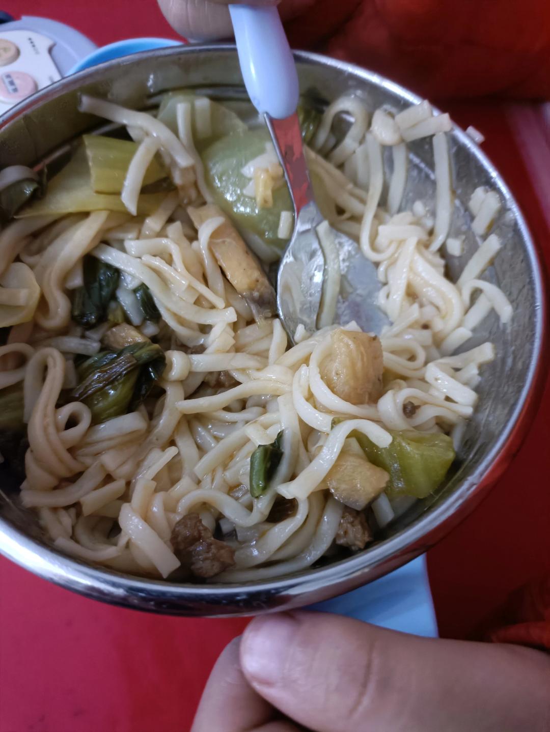 无敌好吃的【鱼香肉沫茄子焖面】，吃完舔盘🍜