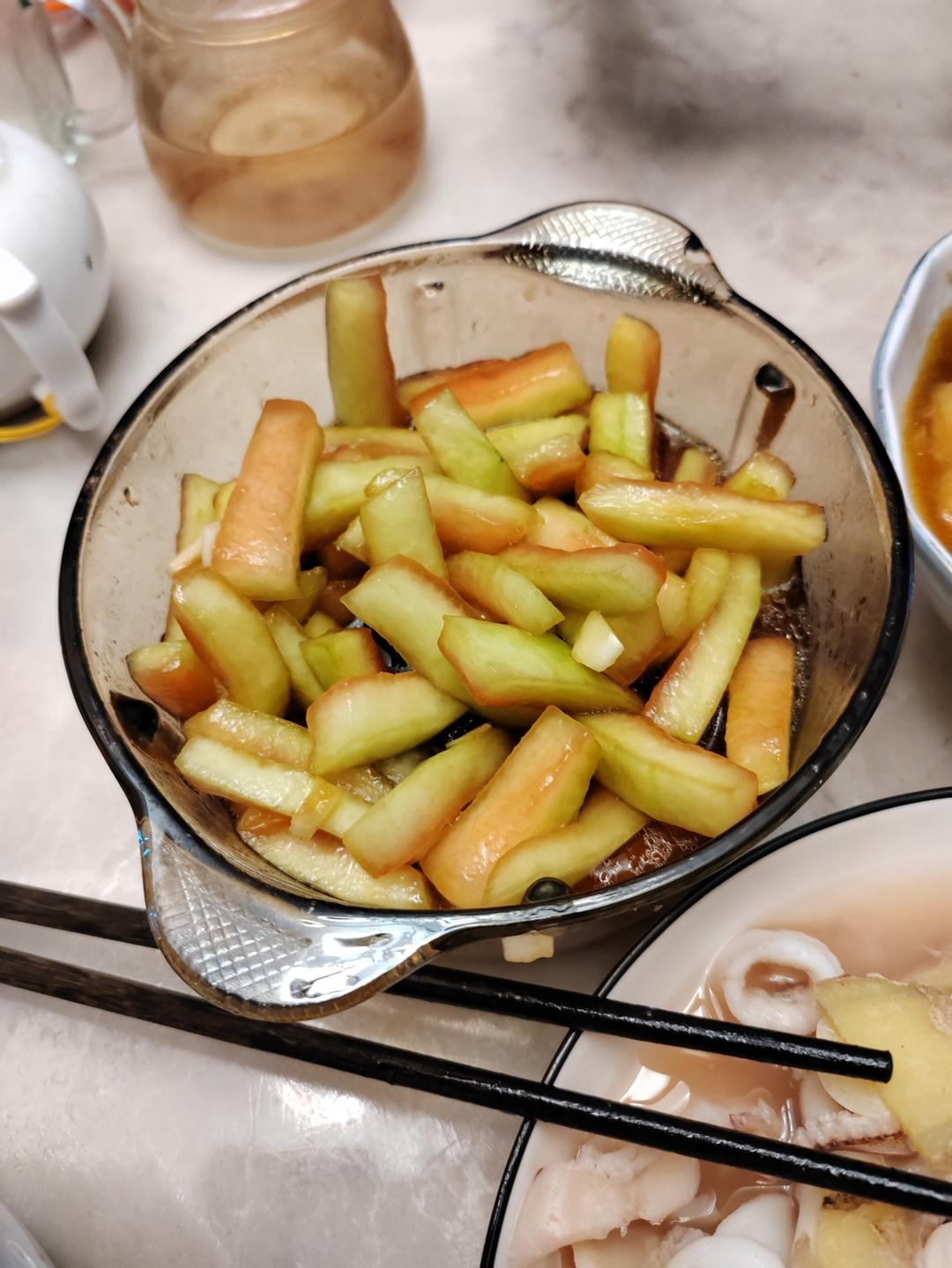 果然是来报恩的🍉酸爽脆口的凉拌西瓜皮也太好吃了吧！