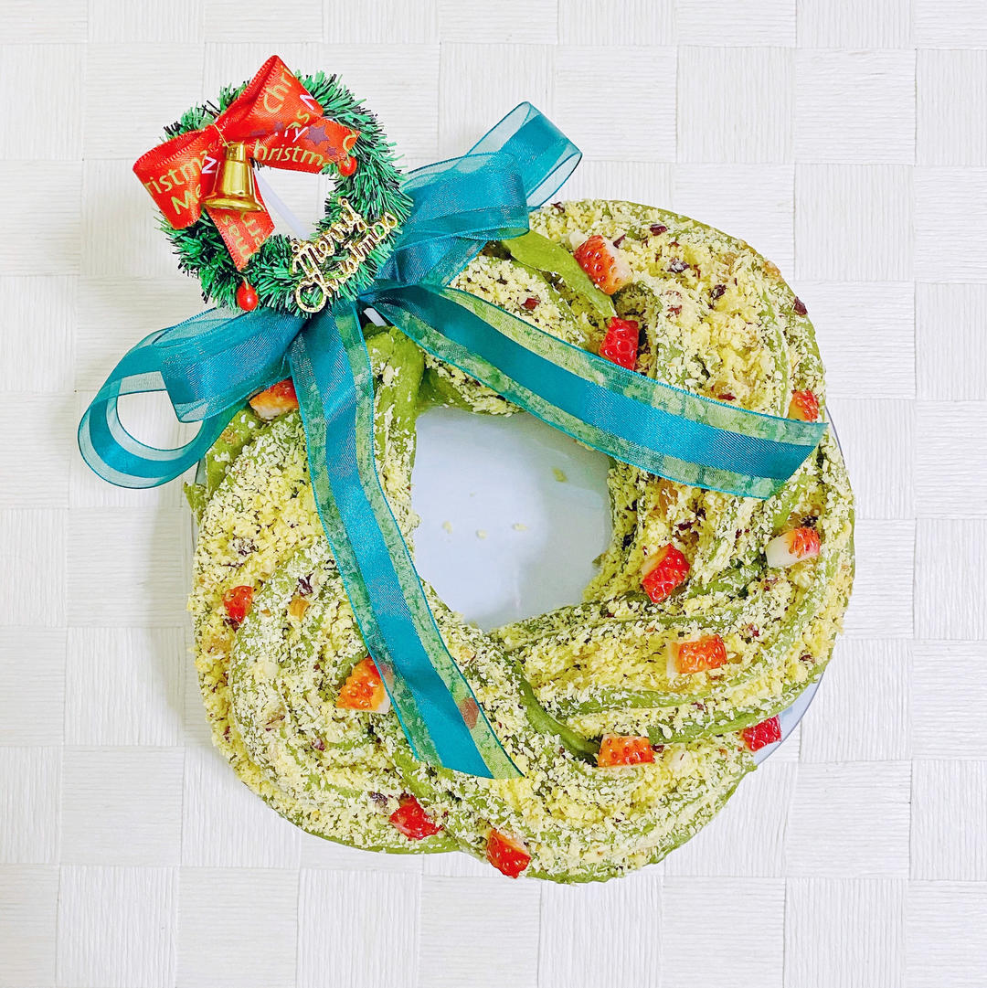 抹茶蔓越莓花环面包