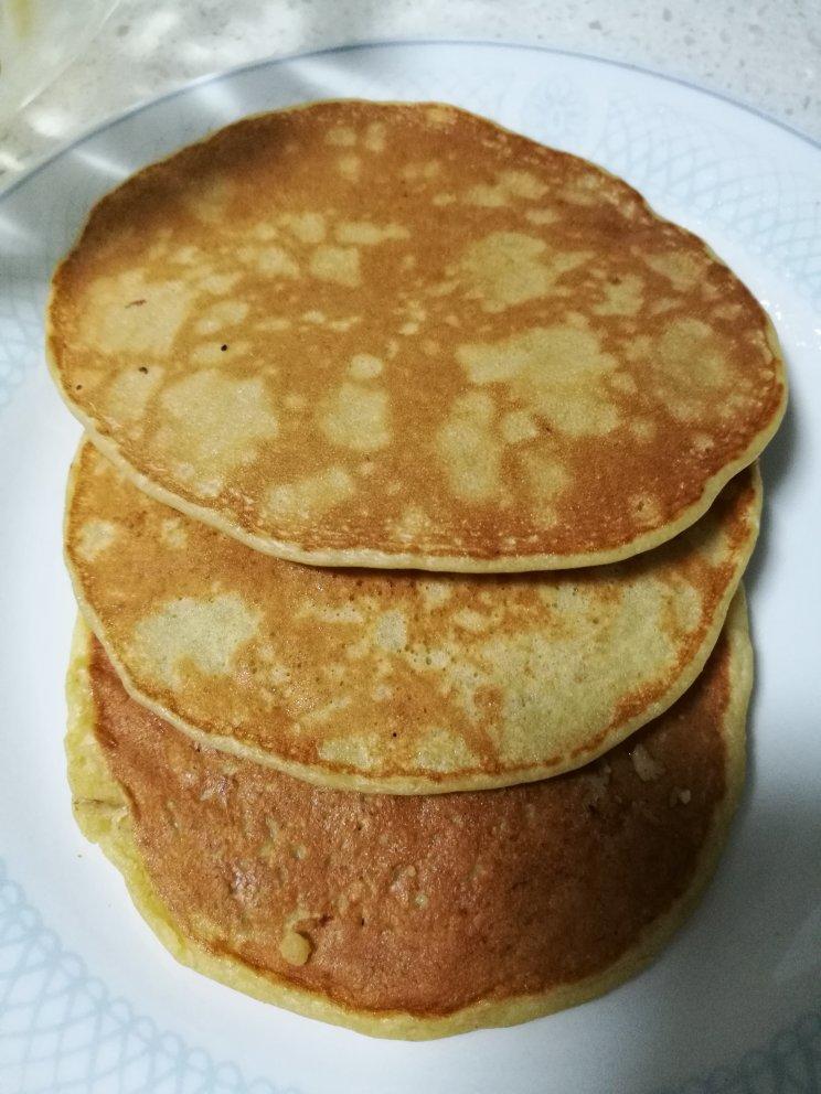 【减脂早餐】无油香蕉松饼（超简单）