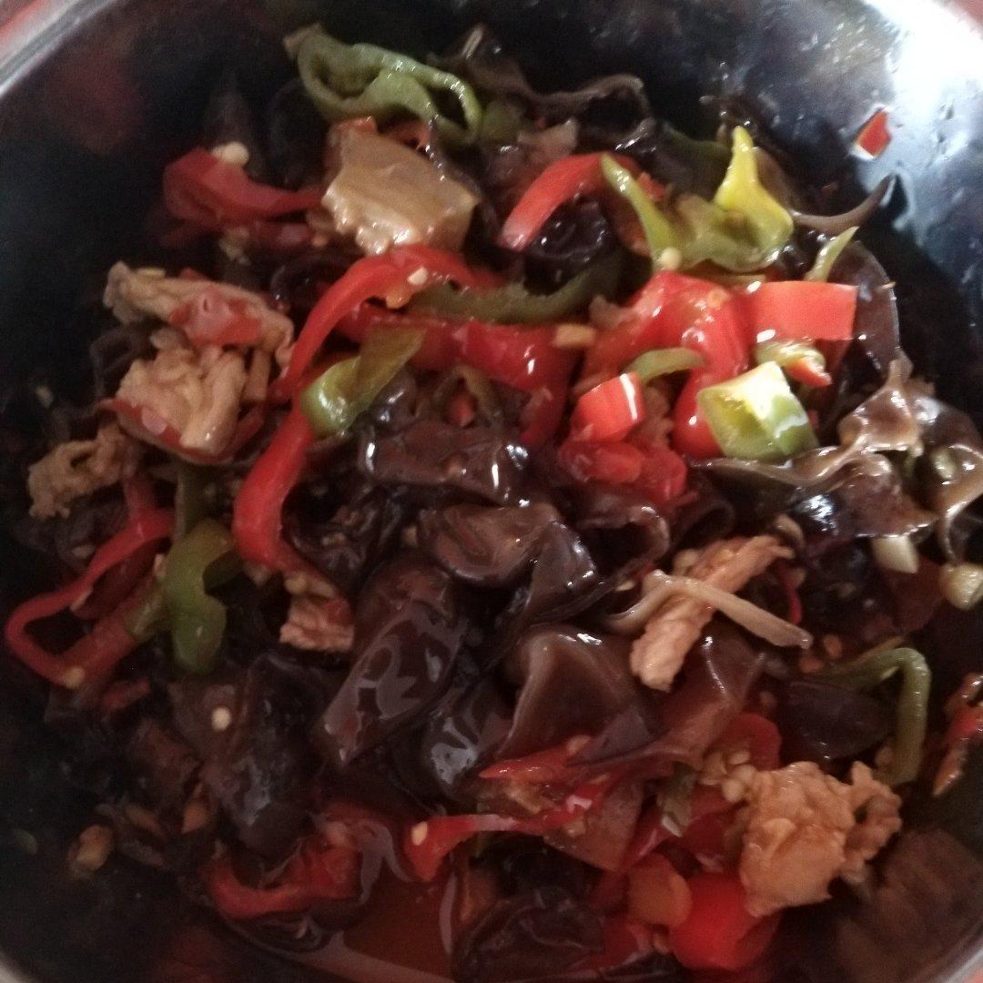 青椒木耳炒肉