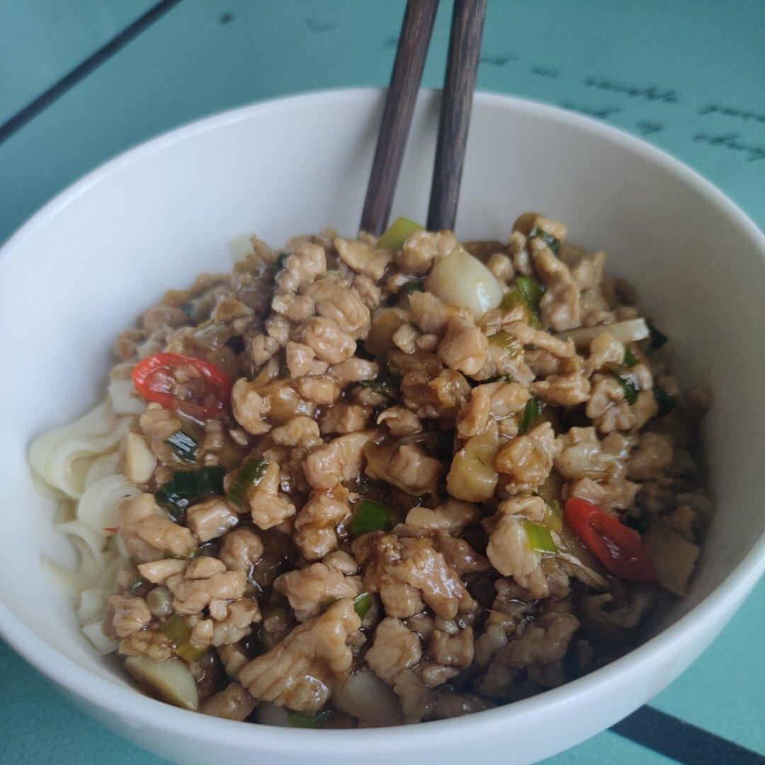 十分钟做好一盘肉酱拌面，太好吃了😋