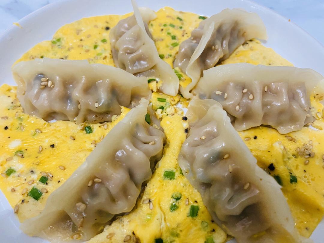🌼抱蛋煎饺，快手速冻饺子吃法的做法
